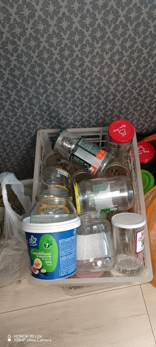 Банки разные отдам бесплатно