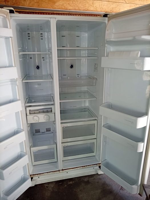 Холодильник Samsung side by side