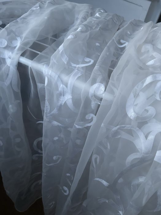 Perdea organza alba 4,60m/2,40m cu banda pentru carlige