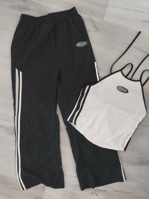 Дамски спортен комплект