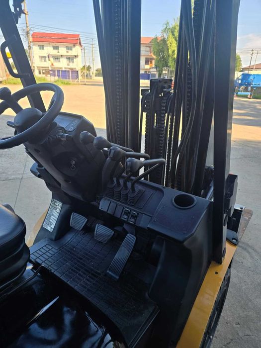 Motostivuitor Stivuitor Caterpillar 2500kg  4 functi hidraulice