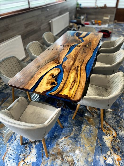 Маса от естествено дърво и епоксидна смола