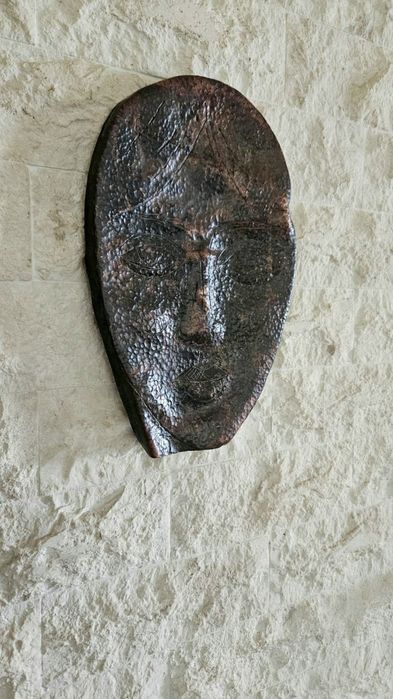 Прекрасно, медно, ковано пано. Лице.