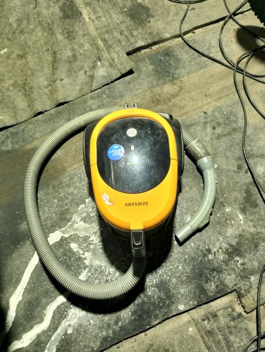 Продам пылесос .