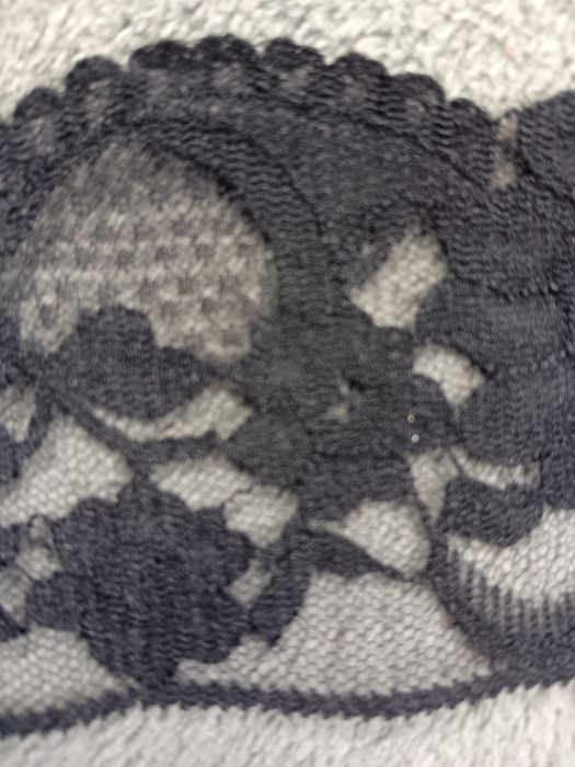 Черна фабрична дантела