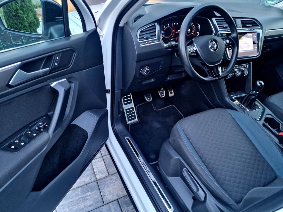 Volkswagen Tiguan 2020 Model IQ Drive 2.0 TDI 150 CP Bord digital  Highline  Distronic Camera 360°