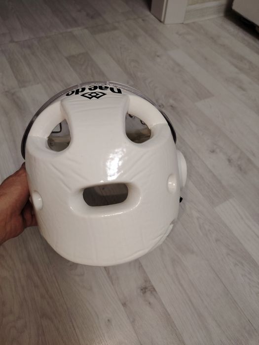 Продам шлем для единоборств