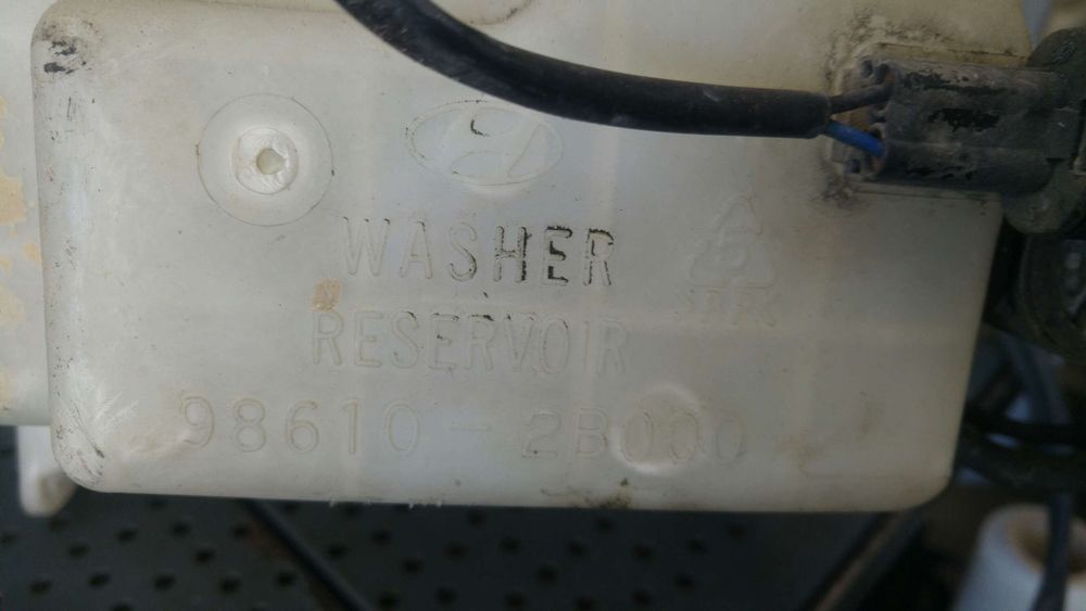 Vas lichid parbriz hyundai santa fe 2 cm 986102b000