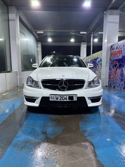 W 204 (C 200) Mercedes Benz