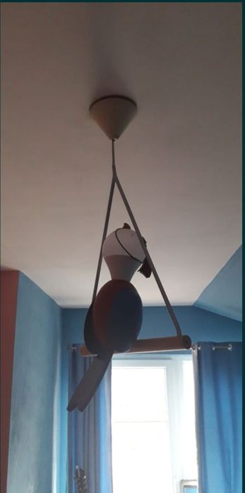 Candelabru/lustra pentru camera copiii tip pasăre.
