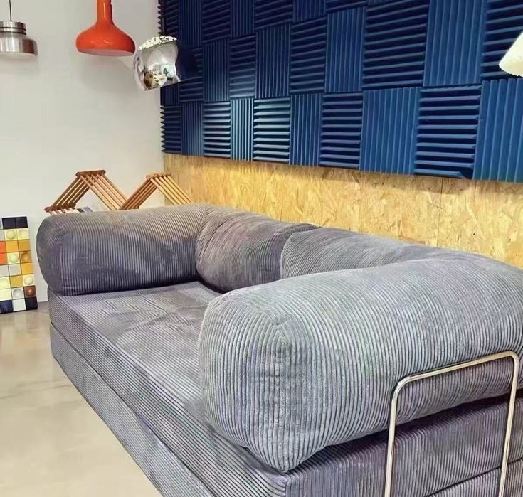 Kreslo divan. Myaxkiy kreslo