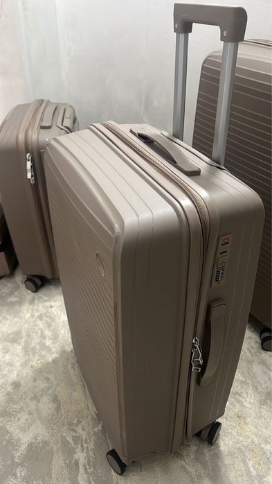 Чемодан абсалютно новое