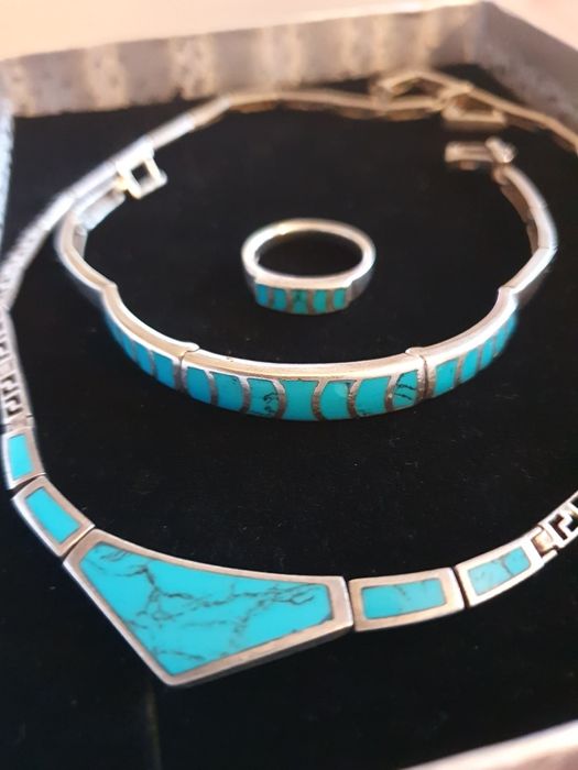 2 seturi turcoaz natural montat în argint, primite din Iraq