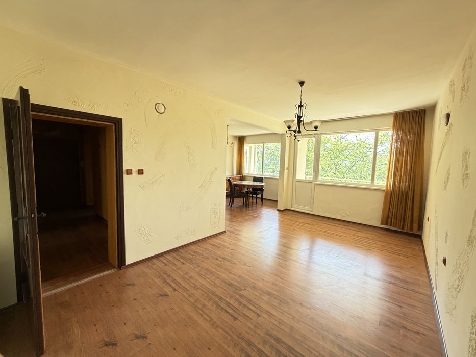 ИМОТИ Силистра продава тристаен апартамент с гараж