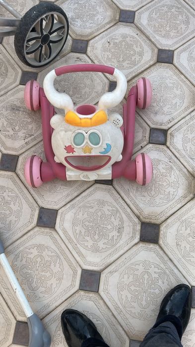 Ходунок-каталка.