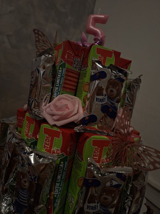 Buchet de flori din plastic, tort copii