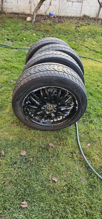 Vând jante VW / Audi pe 18, echipate cu cauciucuri M+S 235/50/18