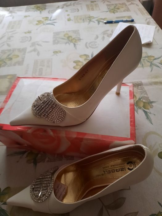 Продам новые туфли