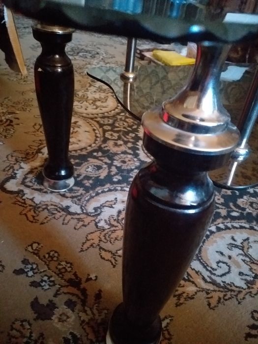 Стол журнальный из стекла