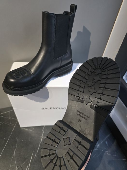 Ghete din piele Balenciaga 37 38 si 39 Noi!