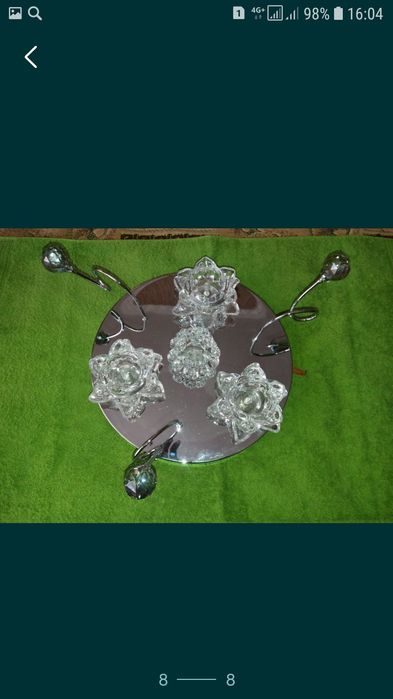 Люстра с галогеновыми лампочками.