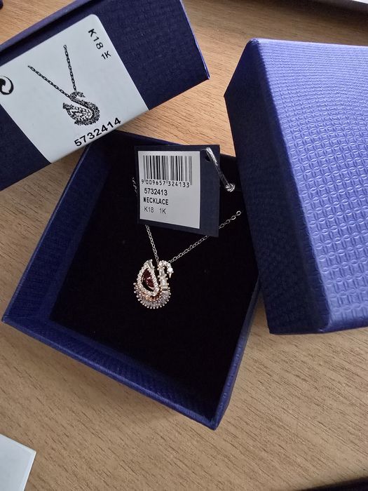 Pandantiv Swan
Tăieturi mixte, Lebădă, Roz