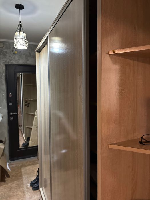 Шкаф-купе / шифоньер в отличном состоянии. Отдаю бесплатно.
Самовывоз.