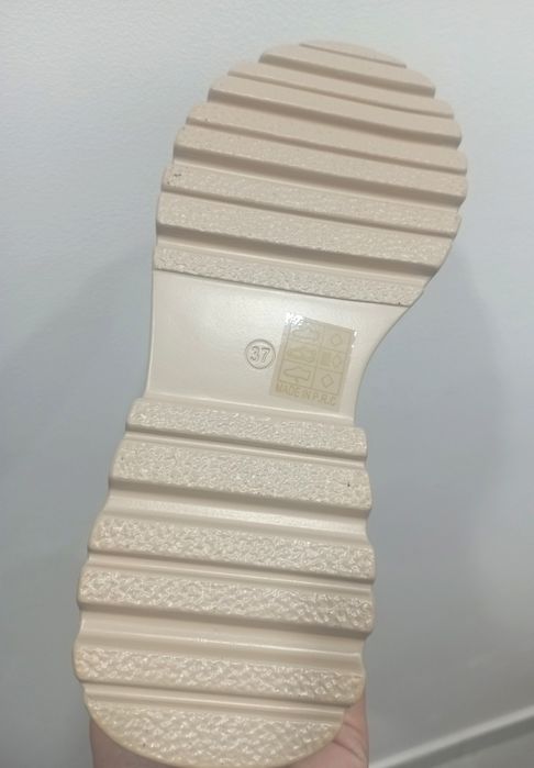 Cizme noi mărimea 37