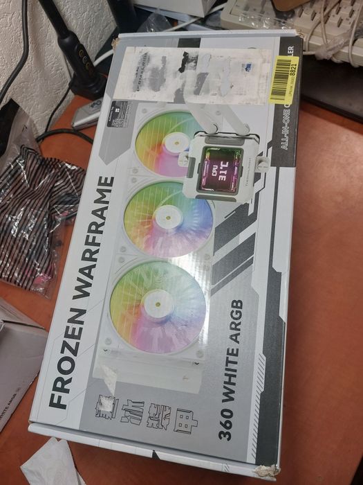 Cooler cpu water cu display mare Thermalright Frozen Warframe 360 alb