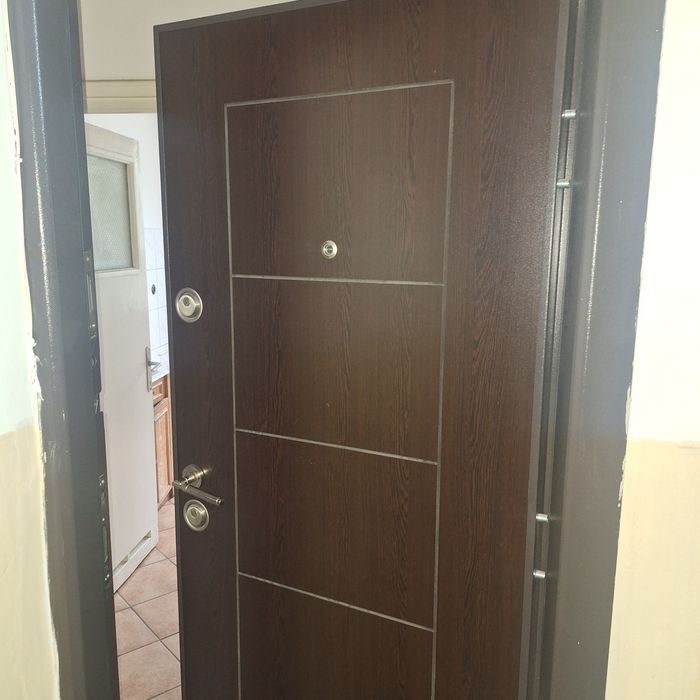 Vand Apartament 3 camere semidecomandat Calea -Bucuresti