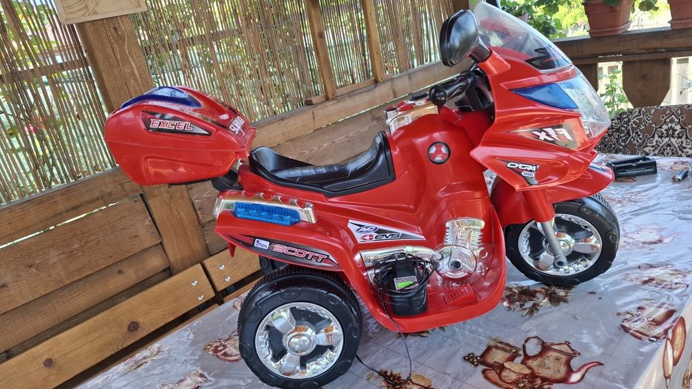 Motocicleta cu acumulator