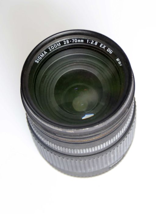 Обектив SIGMA DG 28-70; 1: 2,8 за CANON -много запазен, работещ.