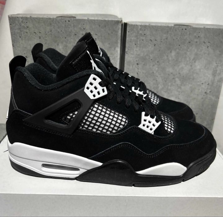 Jordan 4 white-thander