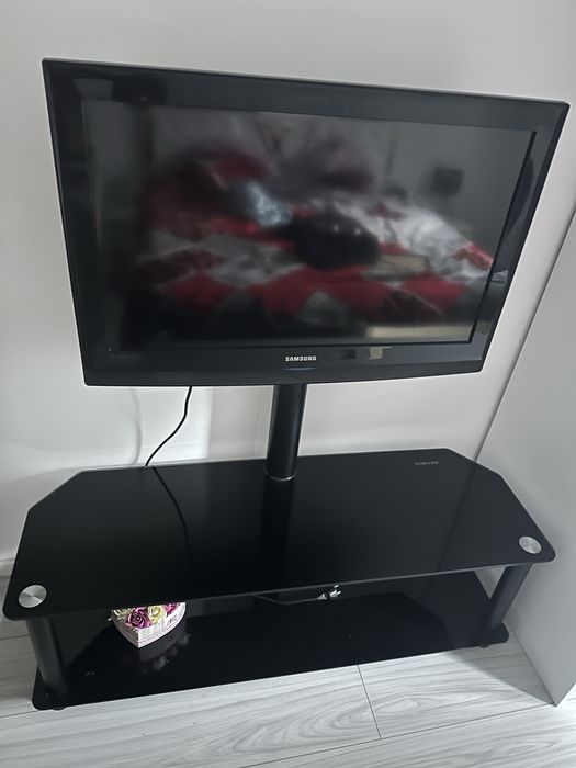 Super ofertă! TV Samsung + mobilier TV elegant din sticlă se vinde