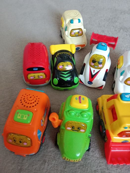 Mașinuțe Vtech,folosite funcționează cu baterii