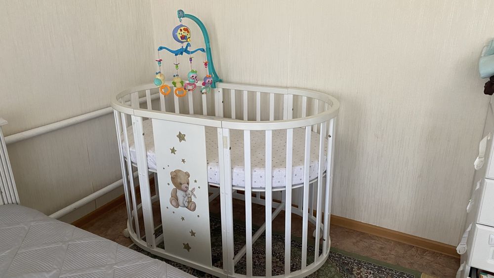 продам кровать с тумбами