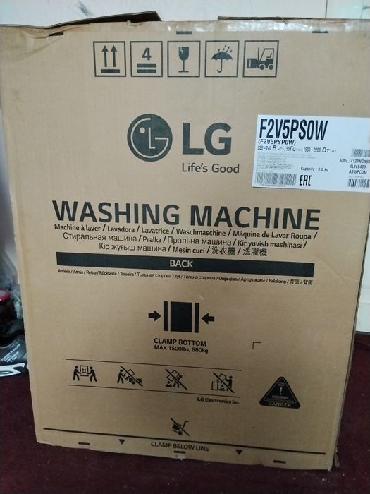 НОВАЯ, неиспользованная LG F2V5PS0W 8 кг — стиральная машина (White)