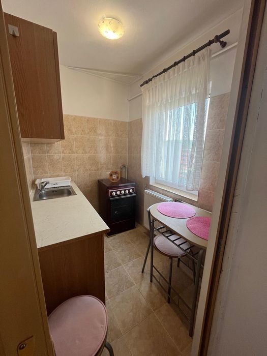 Închiriez apartament