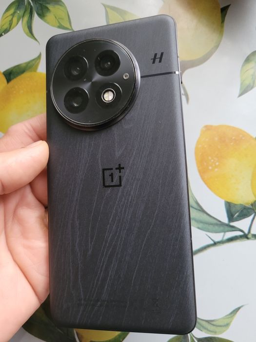 Vând OnePlus 13.