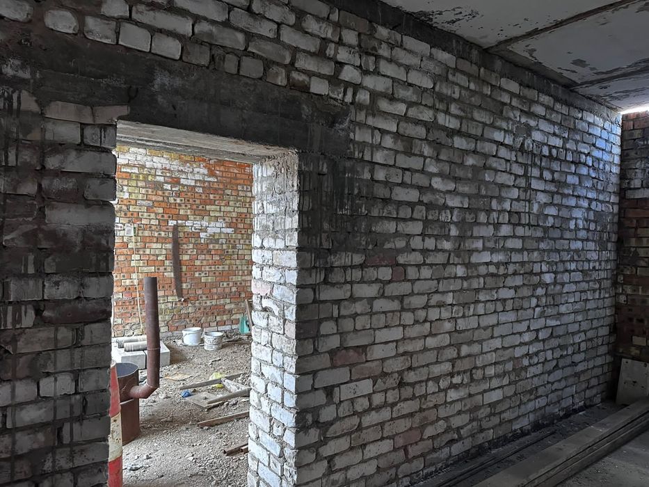 Продается черновой дом с участком