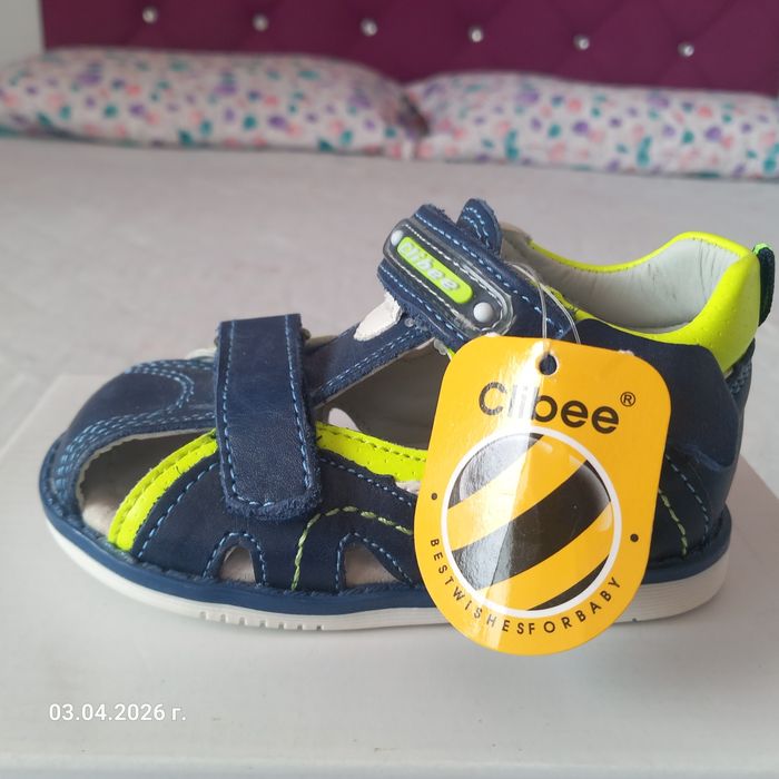 Продавам чисто нови детски сандали