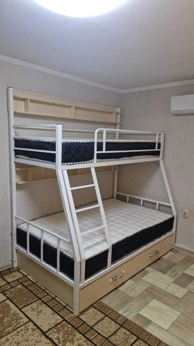Металлические двухъярусные кровати для хостела. Усиленные, прочные.