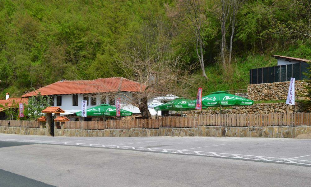 Комплекс -механа и къща за гости до Гложенския манастир и Тетевен !