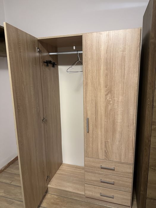 Vand Dulap :inaltime 180cm  latime 100cm