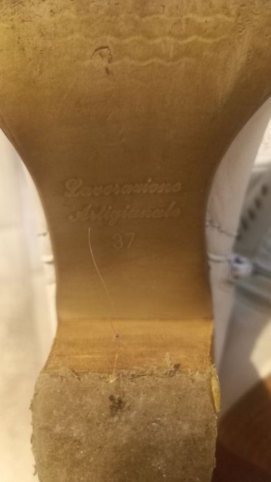 Женски Ботуши ниски боти ,Черните едните са 40,другите черни са 38 ном