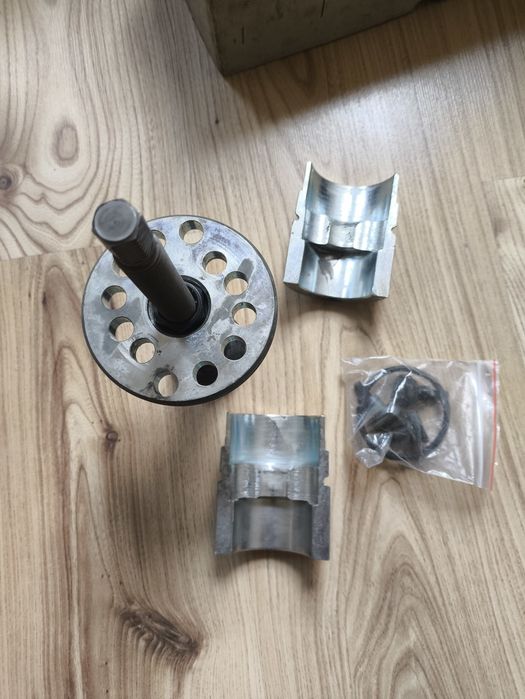 Немска скоба Gedore KL-0041 за сваляне на колесни лагери