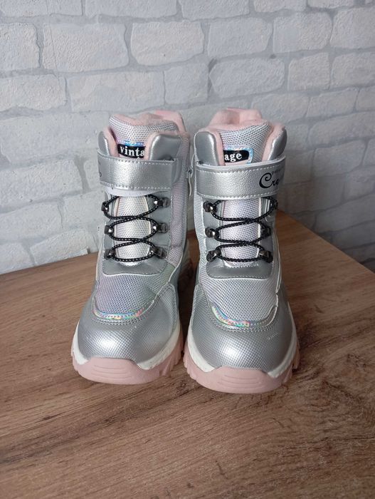 Продам зимние ботинки сапоги для девочки