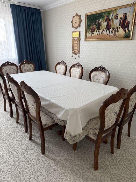 Стол со стульями