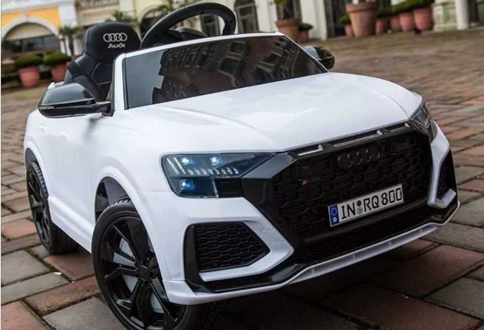 Акумулаторна кола Audi RS Q8 с WiFi меки гуми и кожена седалка и MP3 12V металик
