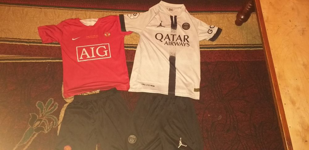 Ronaldo manchester united va messi  psj formasi